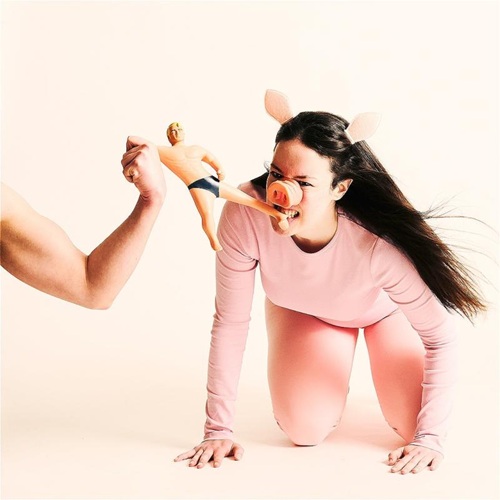 Two Little Pigs – The Green at Pleasance Courtyard